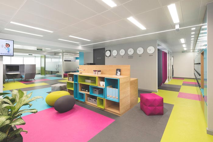 網絡技術公司辦公室動線裝修設計案例效果圖