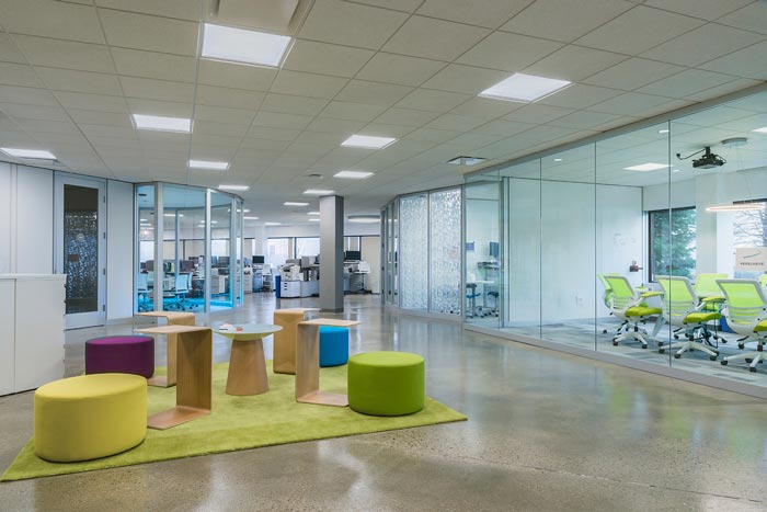 B2B公司辦公室過道休息區域裝修設計案例效果圖