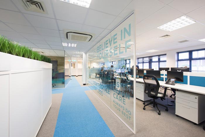 新能源科技公司辦公室動線裝修設計案例效果圖