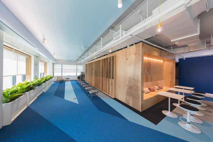 網(wǎng)絡服務商辦公室進門區(qū)域裝修設計案例效果圖