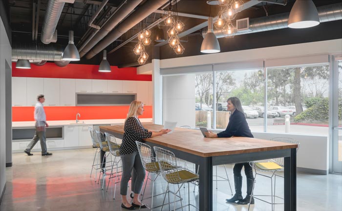 投資者服務公司辦公室交流區(qū)域裝修設計案例效果圖