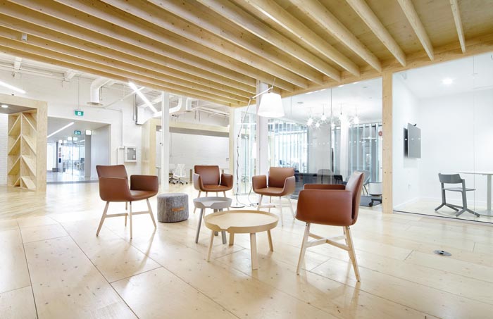 電子商務(wù)辦公室空間連接處裝修設(shè)計(jì)案例效果圖