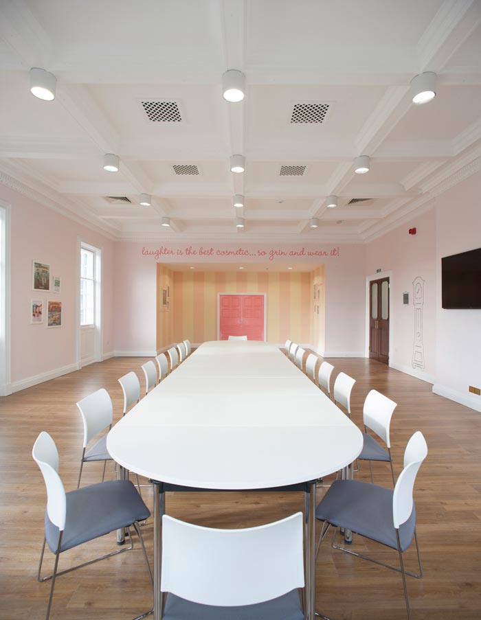 化妝品公司辦公室會議室裝修設計案例效果圖