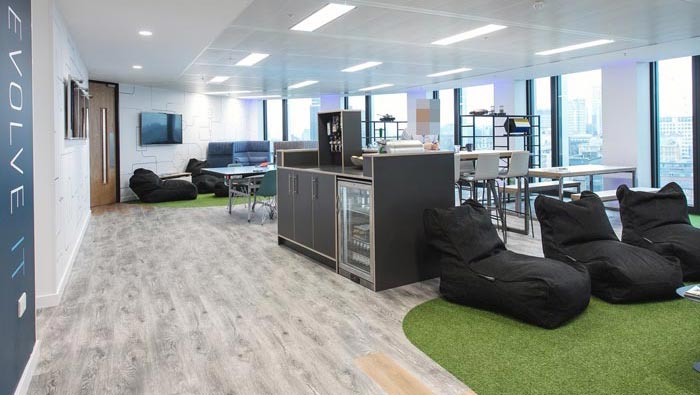 解決方案提供商辦公室休息區(qū)域裝修設(shè)計案例效果圖