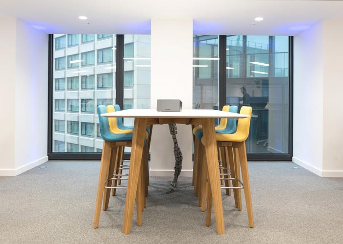 解決方案提供商辦公室小會議室裝修設(shè)計案例效果圖