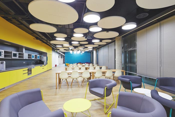 互聯(lián)網(wǎng)旅游公司辦公室茶水間裝修設(shè)計(jì)案例效果圖