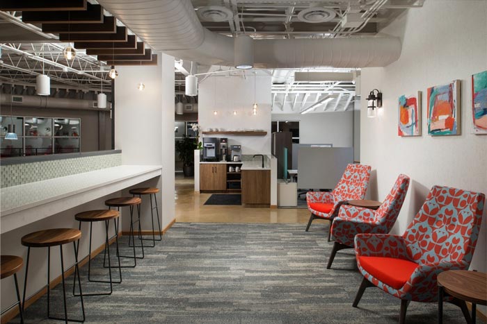 700平方辦公室吧臺裝修設(shè)計實景圖