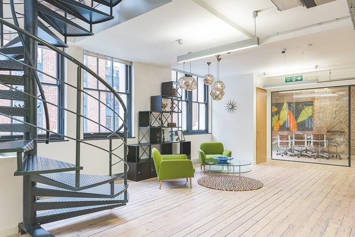 900平方投資辦公室進(jìn)門(mén)區(qū)域裝修設(shè)計(jì)實(shí)景圖