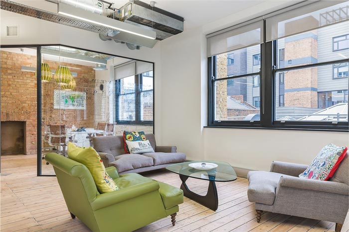 900平方投資辦公室洽談區(qū)域裝修設(shè)計(jì)實(shí)景圖