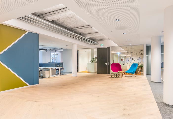 軟件開發(fā)公司辦公室進(jìn)門區(qū)域裝修設(shè)計案例效果圖