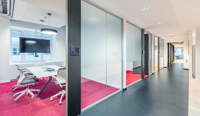 軟件開發(fā)公司辦公室會議室裝修設(shè)計案例效果圖