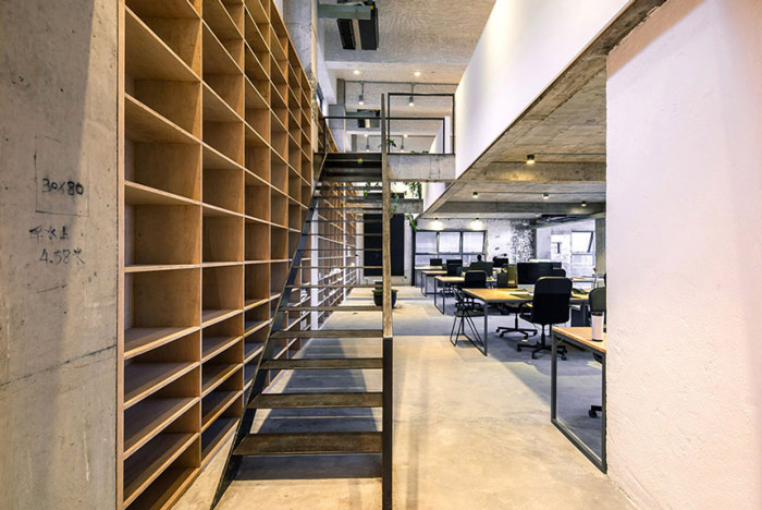 loft風格辦公室樓梯區裝修設計案例效果圖