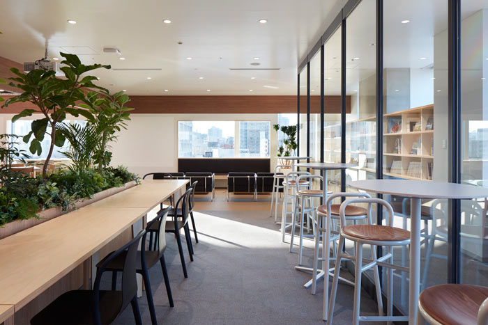 國(guó)際貿(mào)易公司辦公室吧臺(tái)裝修設(shè)計(jì)效果圖