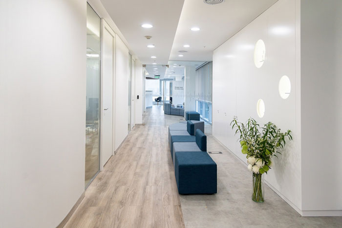 化妝品公司辦公室過道休息區裝修設計效果圖