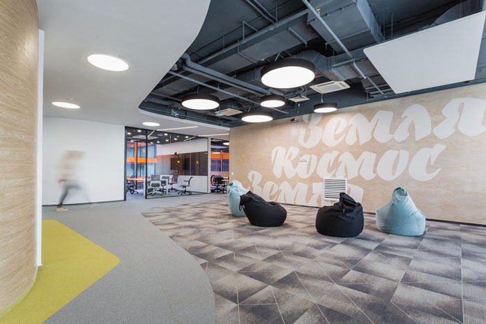 網(wǎng)絡(luò)安全公司辦公室動線休息區(qū)裝修設(shè)計(jì)效果圖