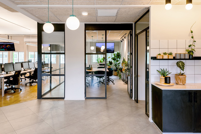 網絡辦公室過道裝修設計效果圖