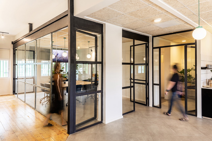 網絡辦公室過道裝修設計效果圖