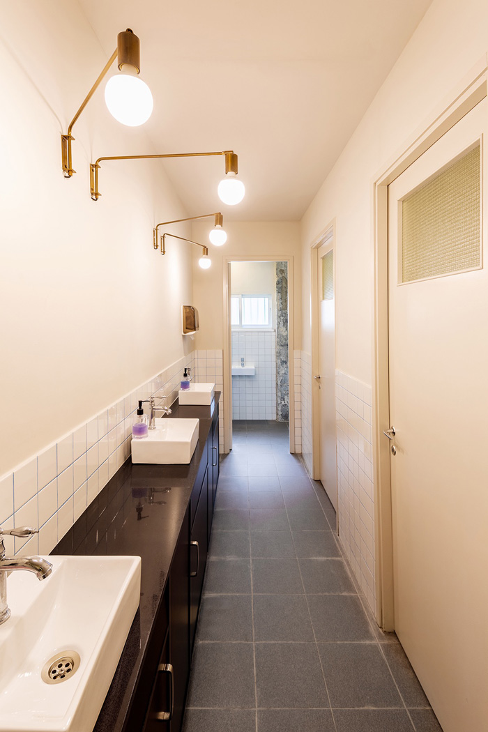 網絡辦公室洗手間裝修設計效果圖