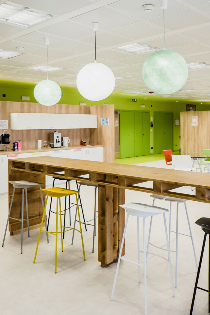 食品公司辦公室茶水間吧臺裝修設(shè)計(jì)效果圖