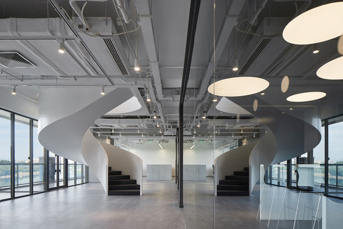 辦公大樓旋轉樓梯裝修設計效果圖