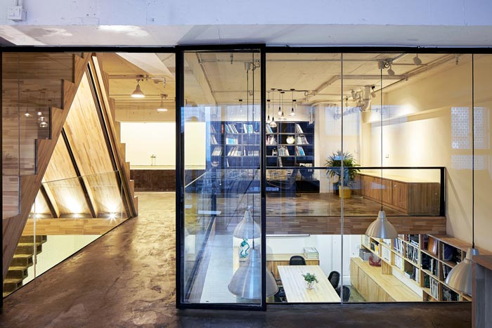 loft辦公室二樓過道裝修設計效果圖