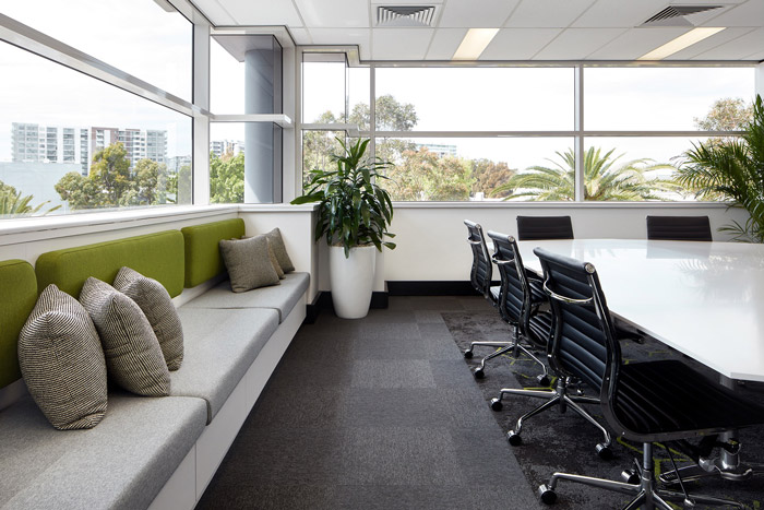 旅行社辦公室會議室裝修設(shè)計效果圖