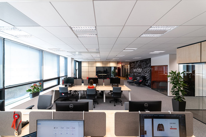 軟件開發(fā)公司辦公室辦公區(qū)設(shè)計(jì)效果圖