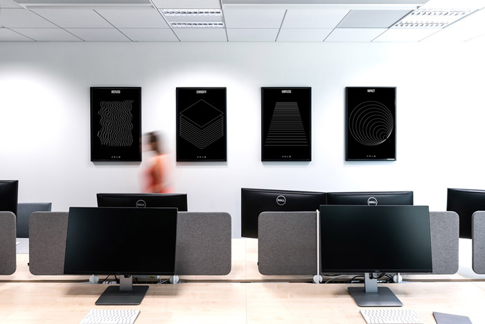 軟件開發(fā)公司辦公室辦公區(qū)設(shè)計(jì)效果圖