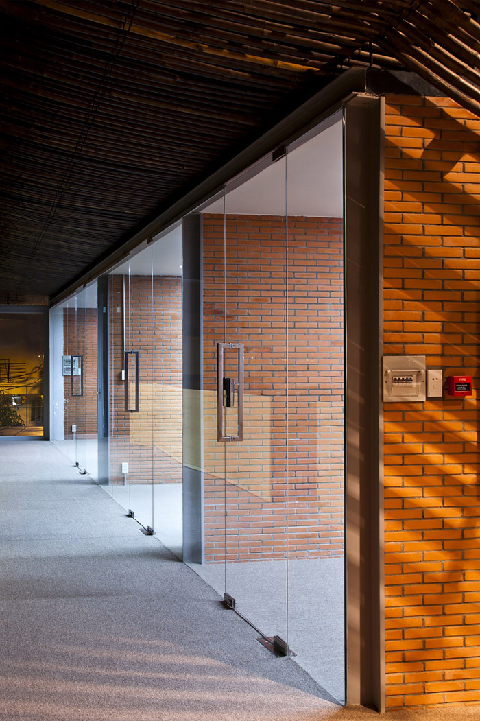 服裝工廠改造辦公室過道裝修效果圖