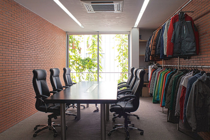 服裝工廠改造辦公室會議室裝修效果圖