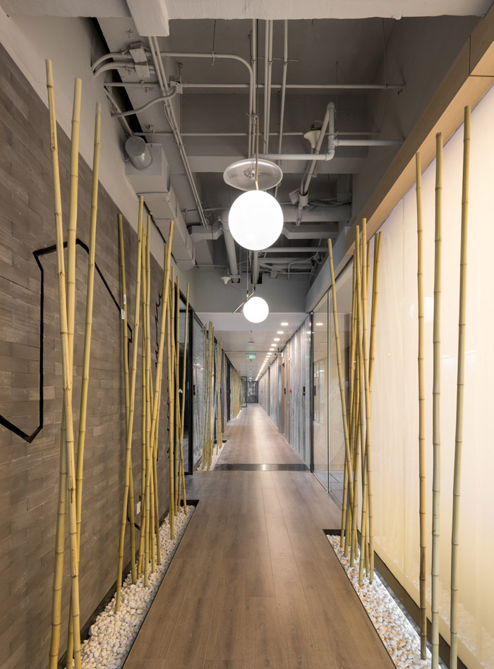 清爽辦公室走廊裝修設計效果圖