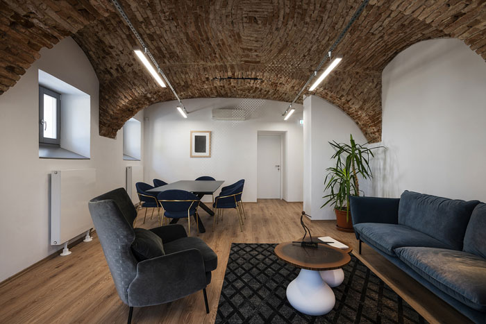 舊廠房辦公室洽談室裝修設計效果圖